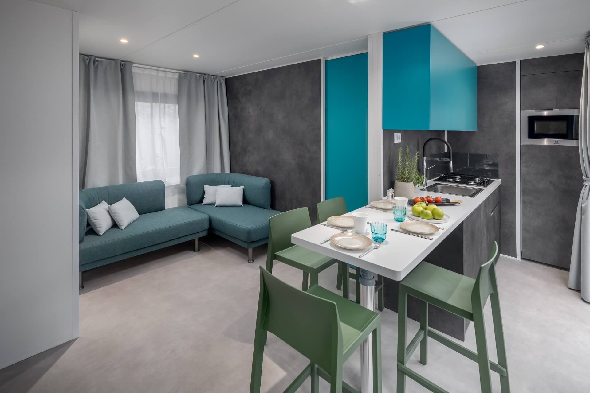 Deluxe Garden Mobile Home with Jacuzzi